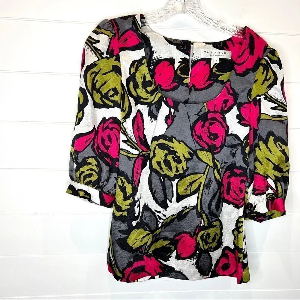 Trina Turk 100% Silk Floral Vibrant blouse size P (0)